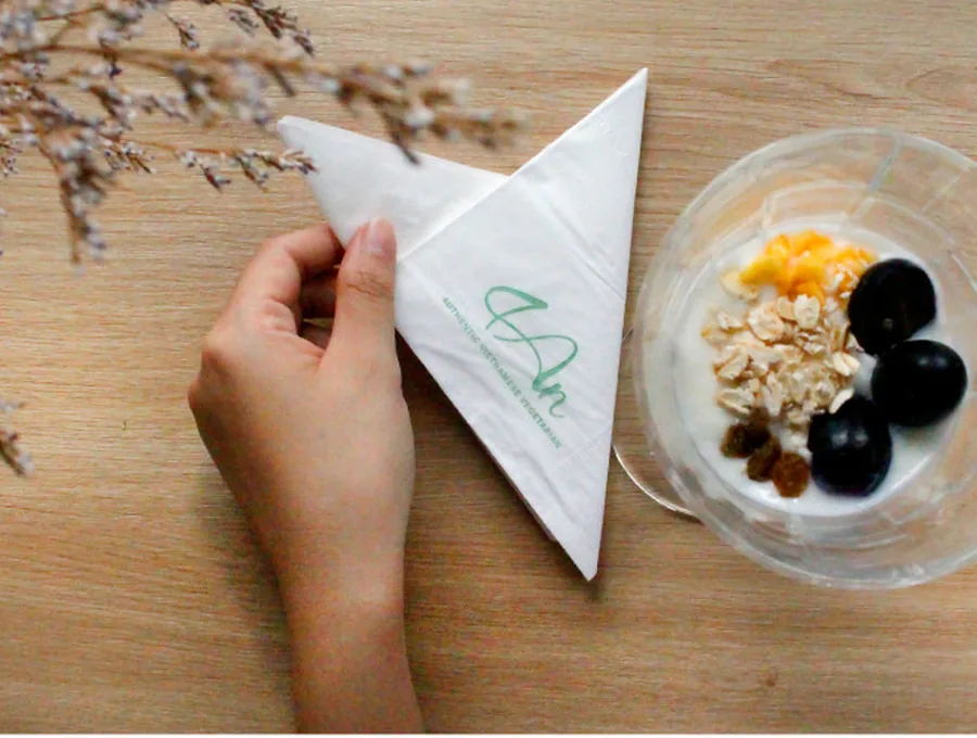 In logo quán, nhà hàng lên khăn giấy